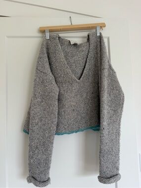 giada forte Grey V-Neck Women’s Sweater with Teal Hem Accent
